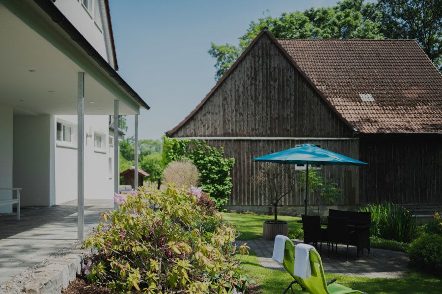 Gästehaus Gipsmühle Außenanlage mit Scheune